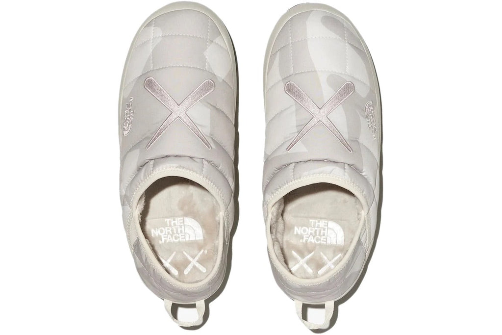 KAWS X THE NORTH FACE THERMOBALL TRACTION MULE VP MOONLIGHT IVORY (W)