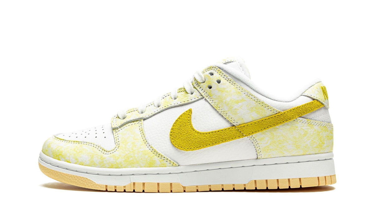 NIKE DUNK LOW YELLOW STRIKE